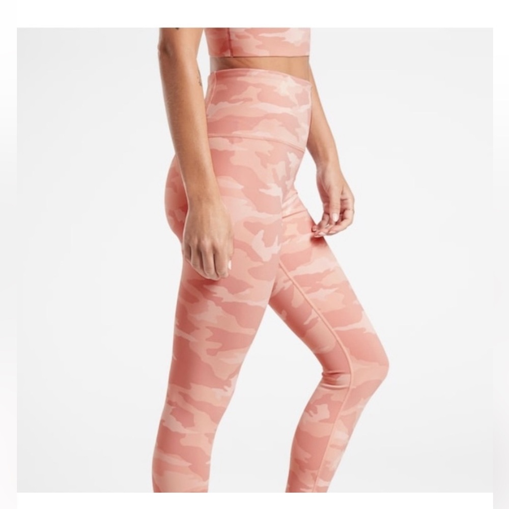 Athleta Elation 7/8 Pink Camo Leggings Size XXS